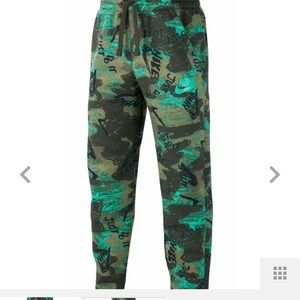 SOLD - NWOT- Nike / Boys XL / Camo Pants